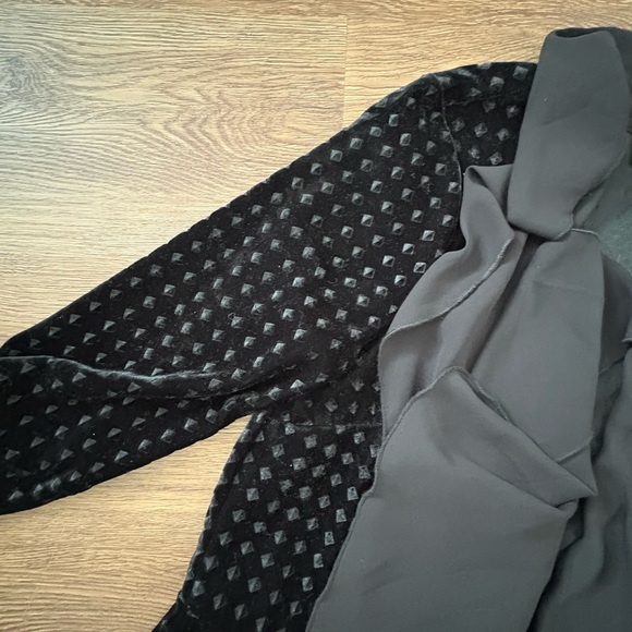 Cupio Velvet Ruffled Jacket/Blazer Womens size Medium No Buttons EUC - Picture 3 of 9